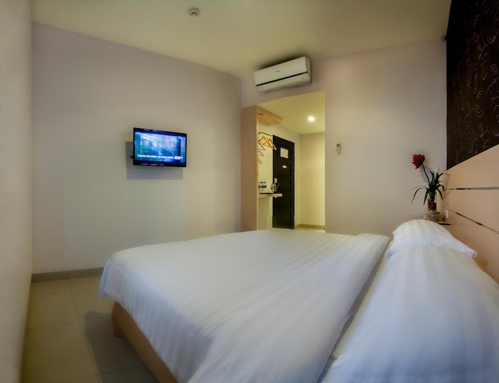 Cordela Hotel Medan Exterior foto